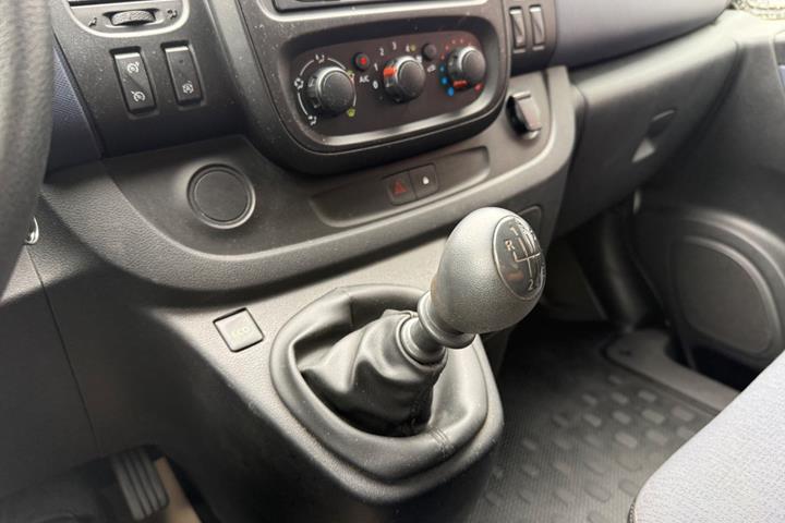 Hvid Opel Vivaro fra 2018