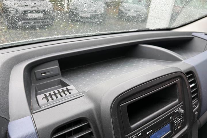 Hvid Opel Vivaro fra 2018