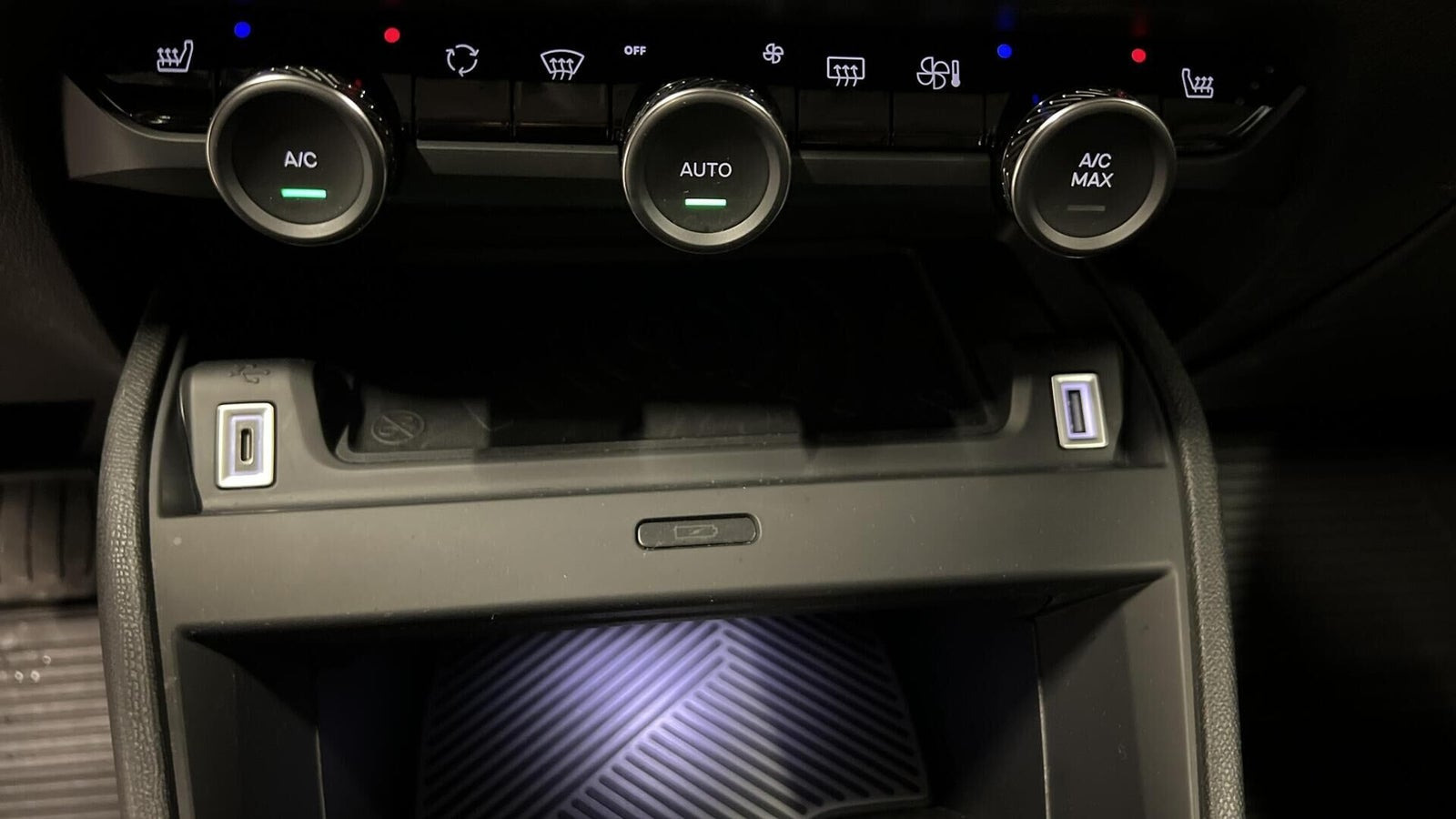 Sort Citroën ë-C4 X fra 2023