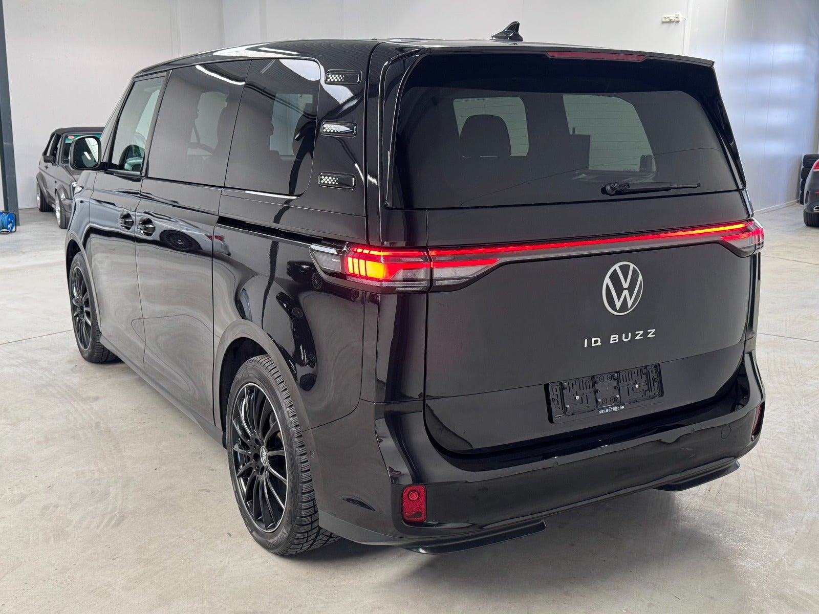 Sort VW ID.Buzz fra 2023
