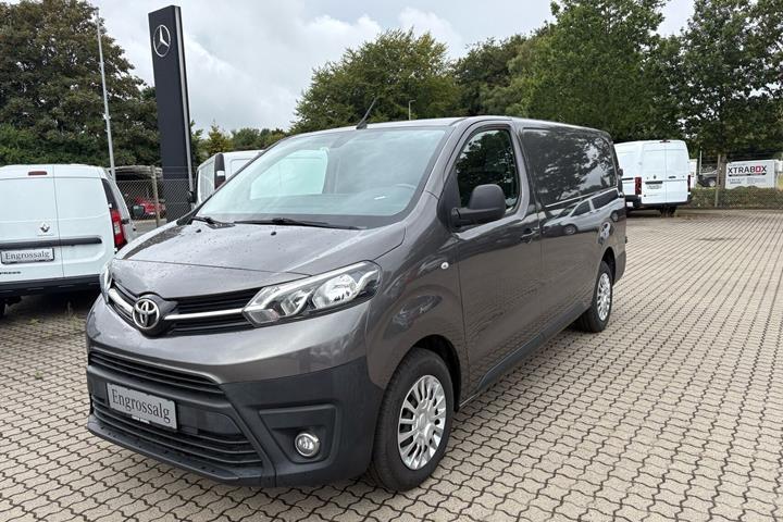 Grå Toyota ProAce fra 2023