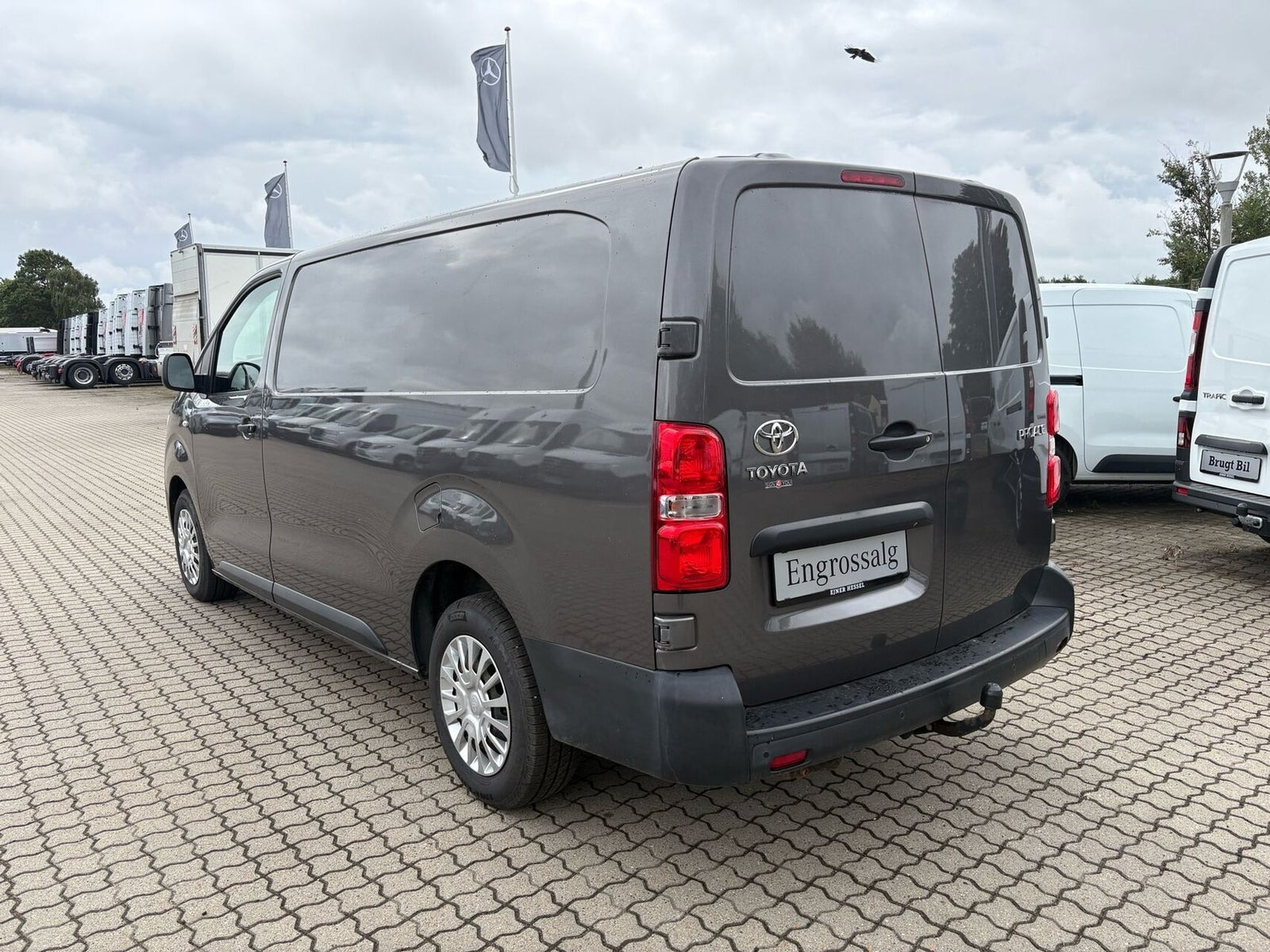Grå Toyota ProAce fra 2023