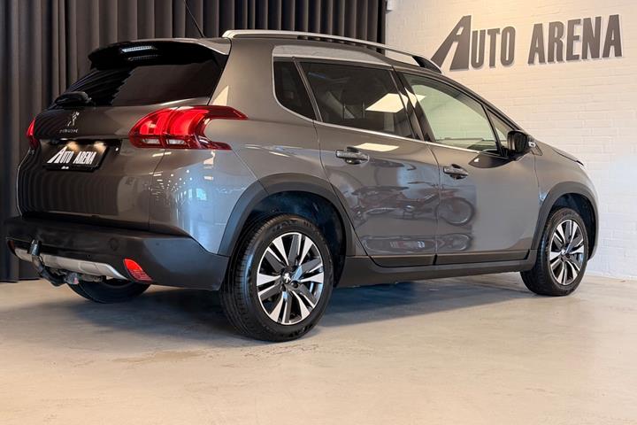 Grå Peugeot 2008 fra 2018