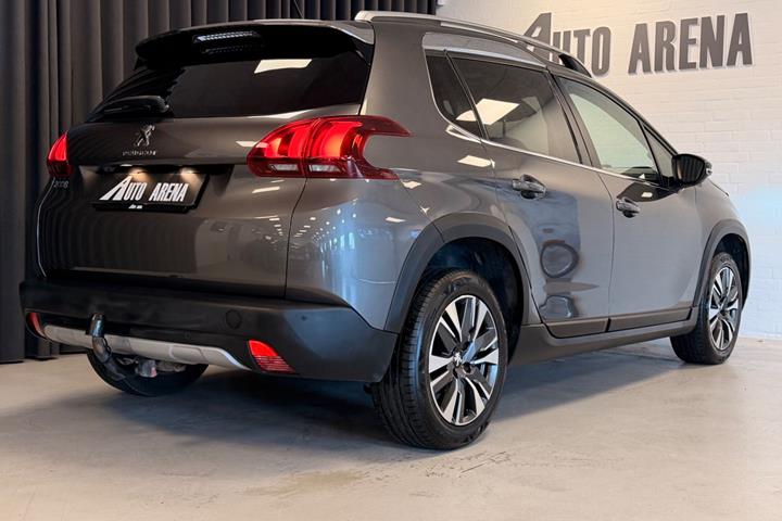 Grå Peugeot 2008 fra 2018