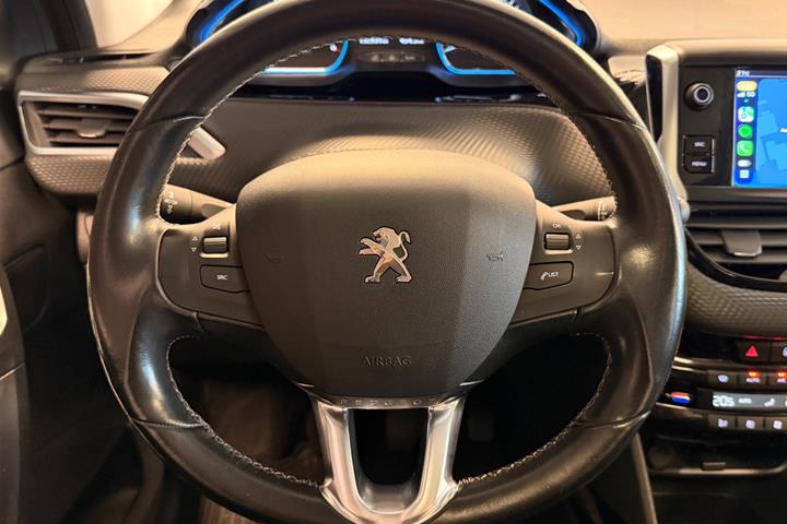 Grå Peugeot 2008 fra 2018