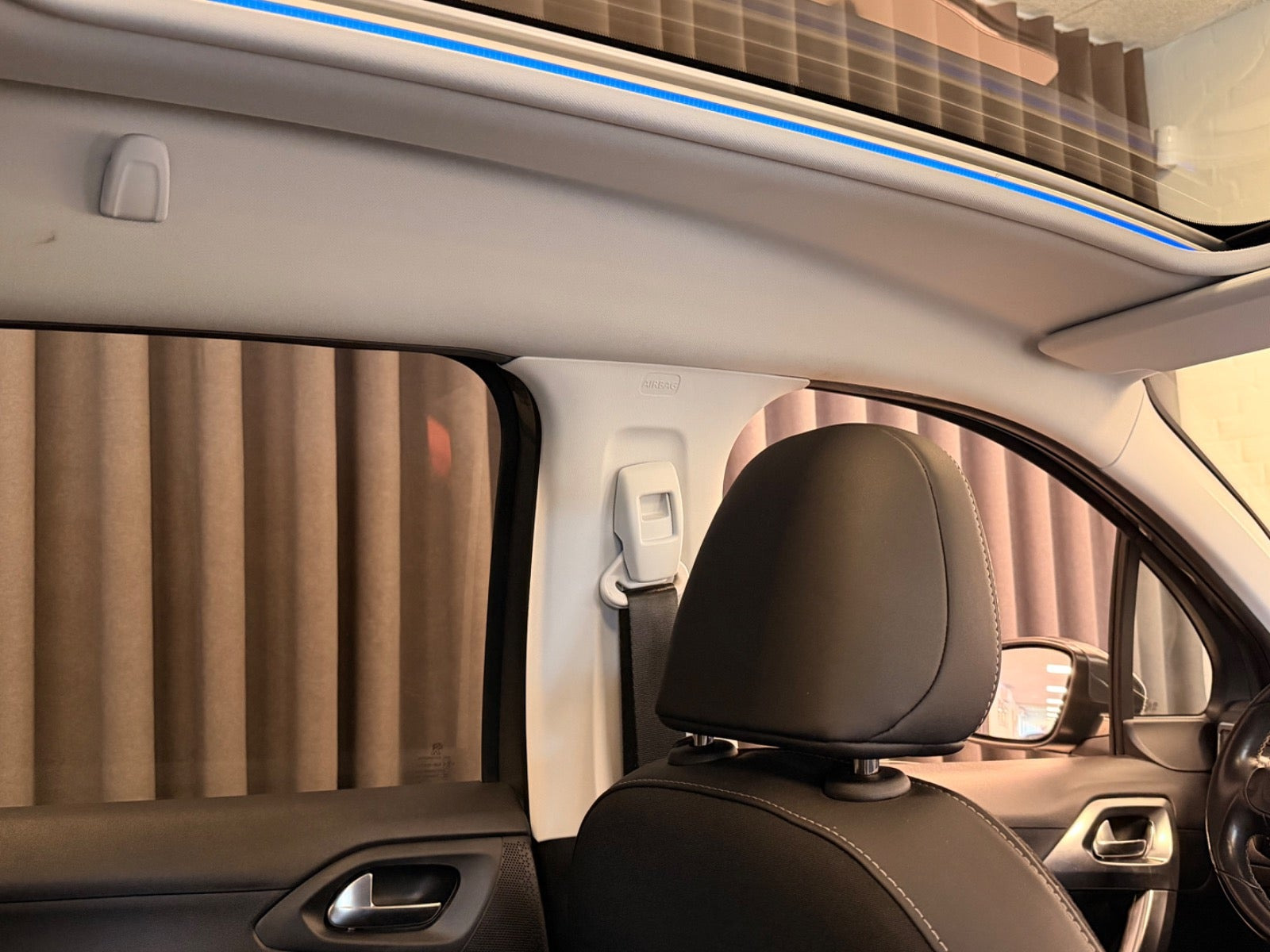 Grå Peugeot 2008 fra 2018