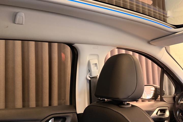 Grå Peugeot 2008 fra 2018