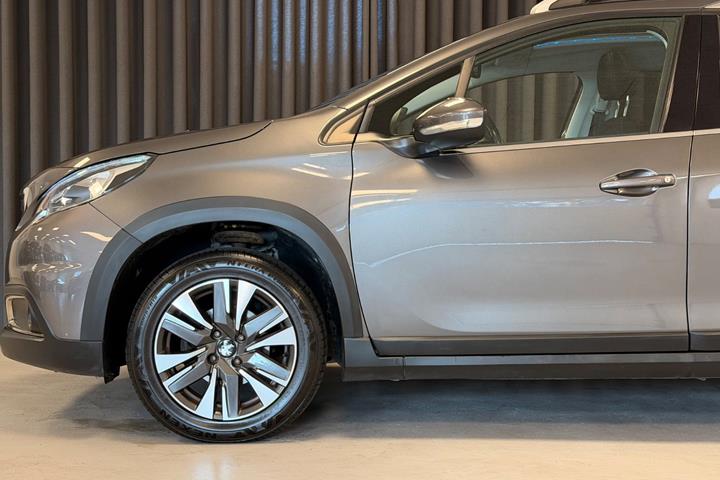 Grå Peugeot 2008 fra 2018