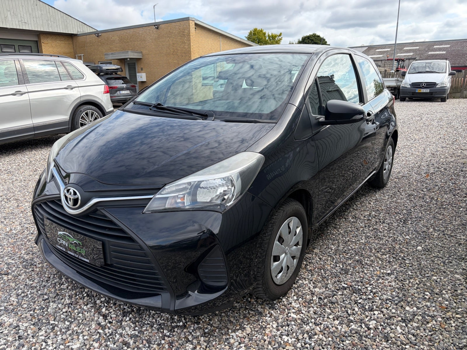 Sort Toyota Yaris fra 2015