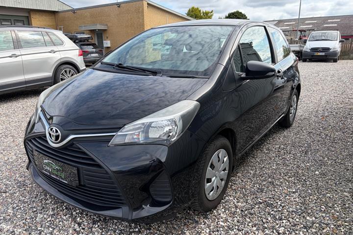 Sort Toyota Yaris fra 2015
