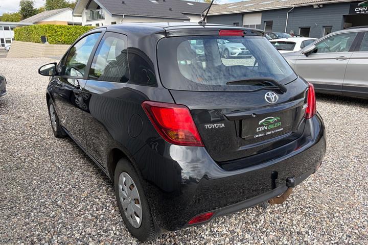 Sort Toyota Yaris fra 2015