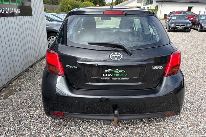 Sort Toyota Yaris fra 2015