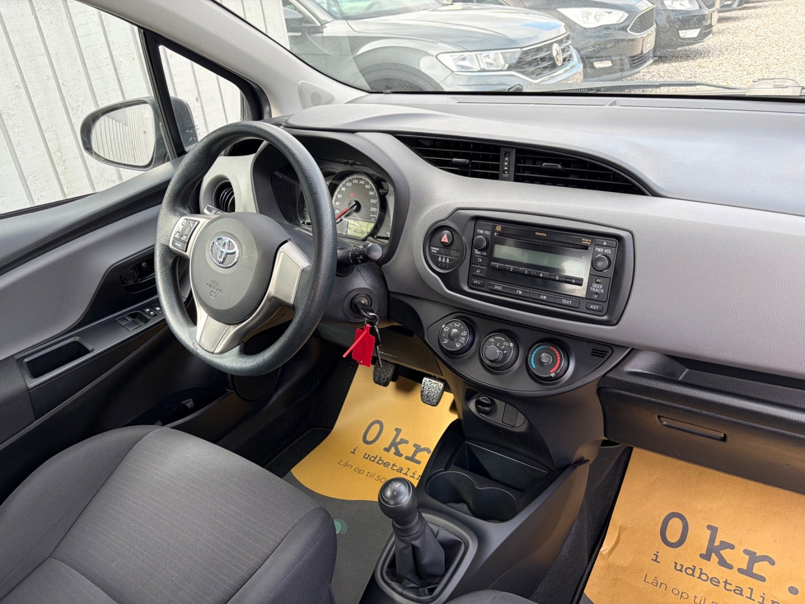 Sort Toyota Yaris fra 2015