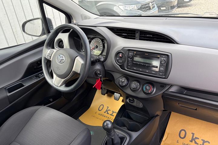 Sort Toyota Yaris fra 2015