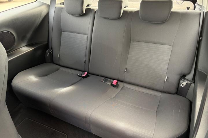 Sort Toyota Yaris fra 2015
