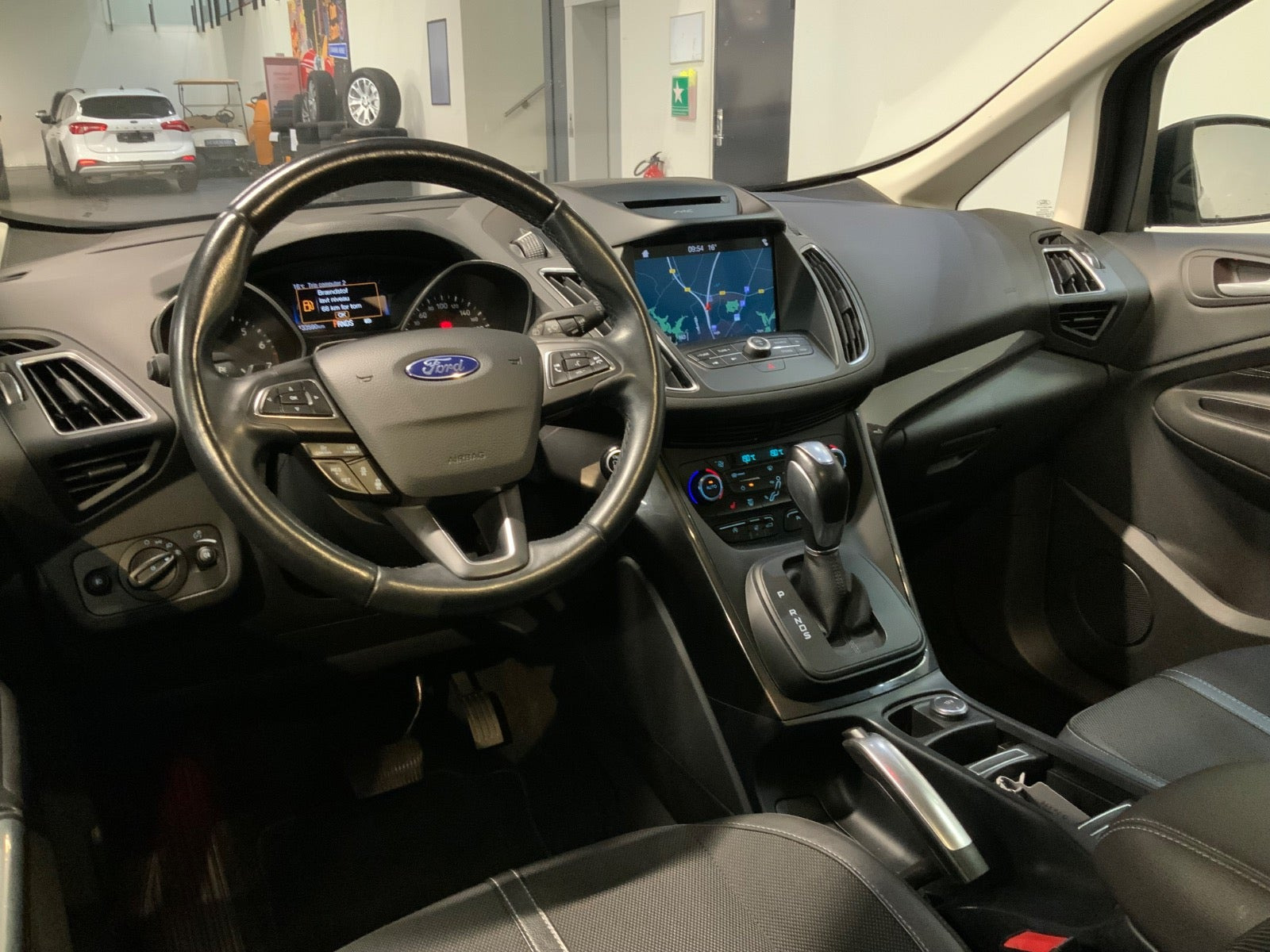 Grå Ford C-MAX fra 2017