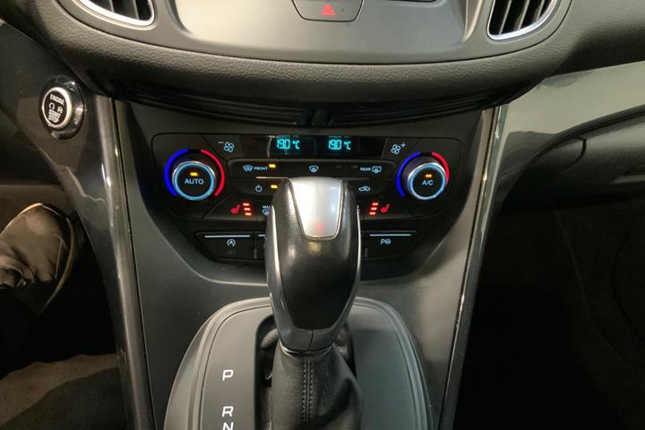 Grå Ford C-MAX fra 2017