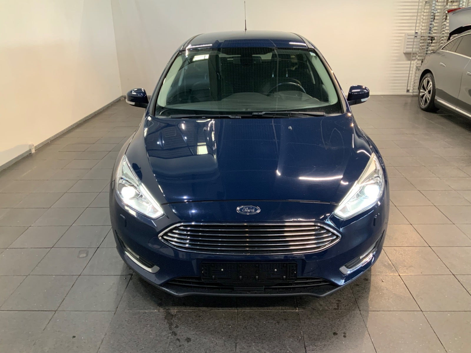 Blå Ford Focus fra 2016
