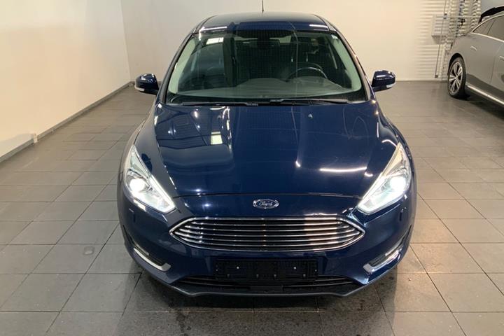 Blå Ford Focus fra 2016