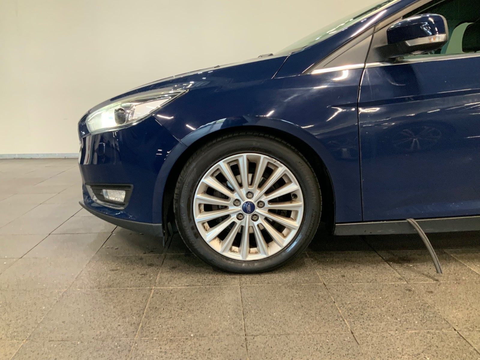 Blå Ford Focus fra 2016