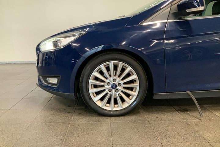 Blå Ford Focus fra 2016