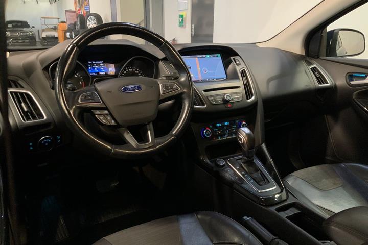 Blå Ford Focus fra 2016