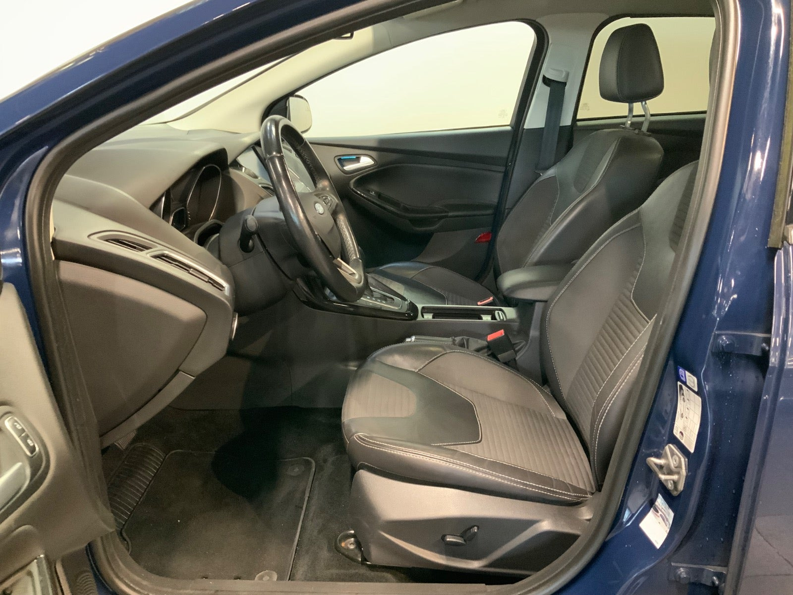 Blå Ford Focus fra 2016