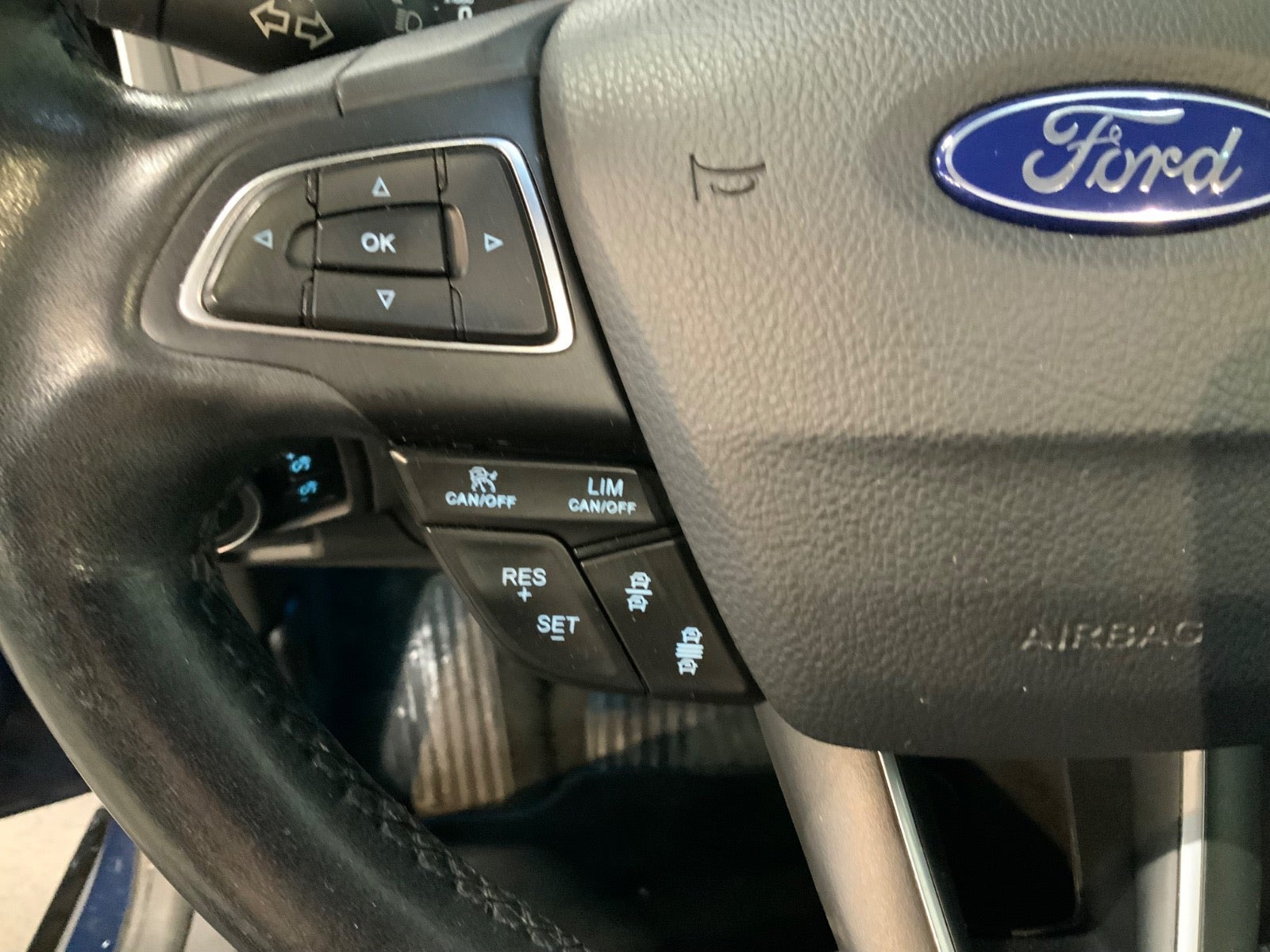 Blå Ford Focus fra 2016