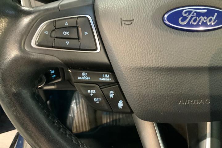 Blå Ford Focus fra 2016