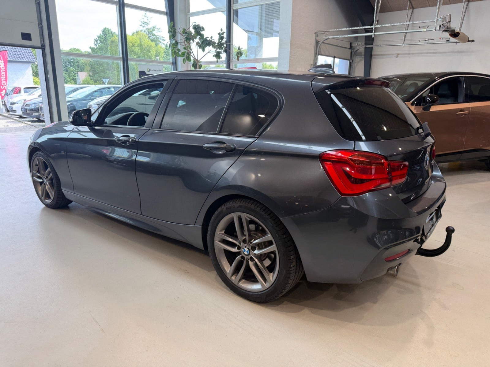 Sort BMW 118d fra 2019