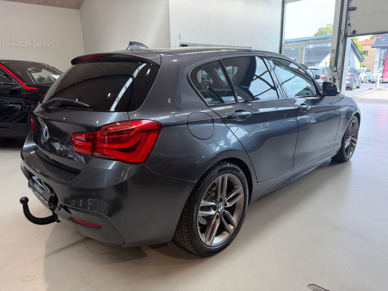Sort BMW 118d fra 2019