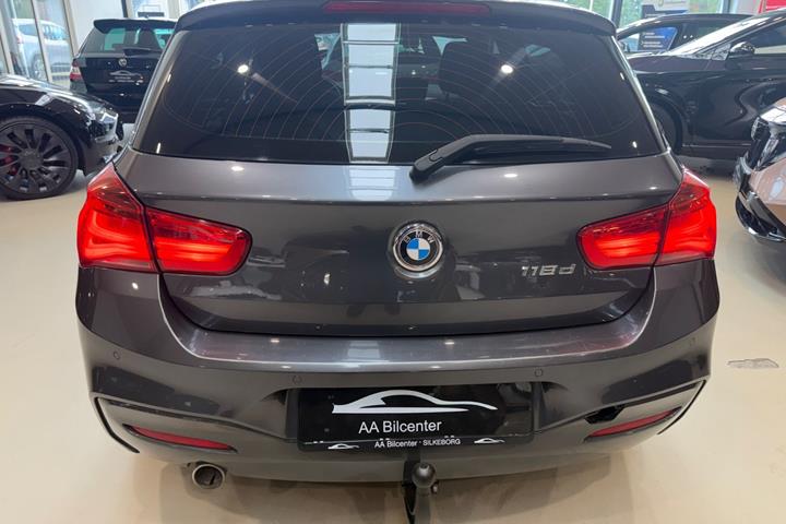 Sort BMW 118d fra 2019