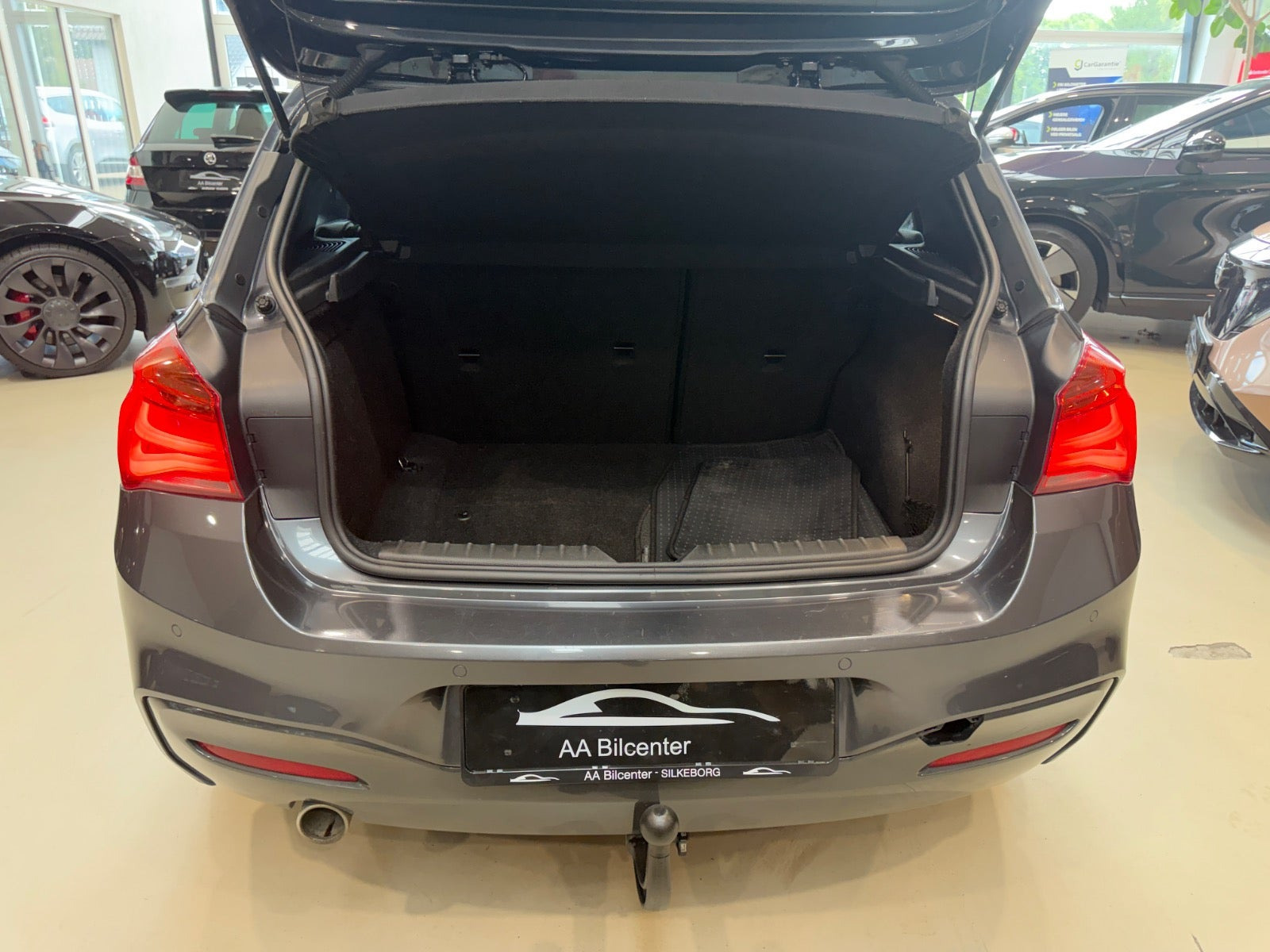 Sort BMW 118d fra 2019