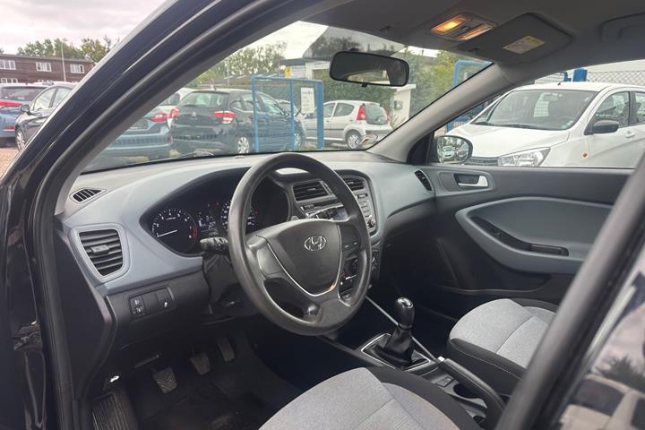 Sort Hyundai i20 fra 2016