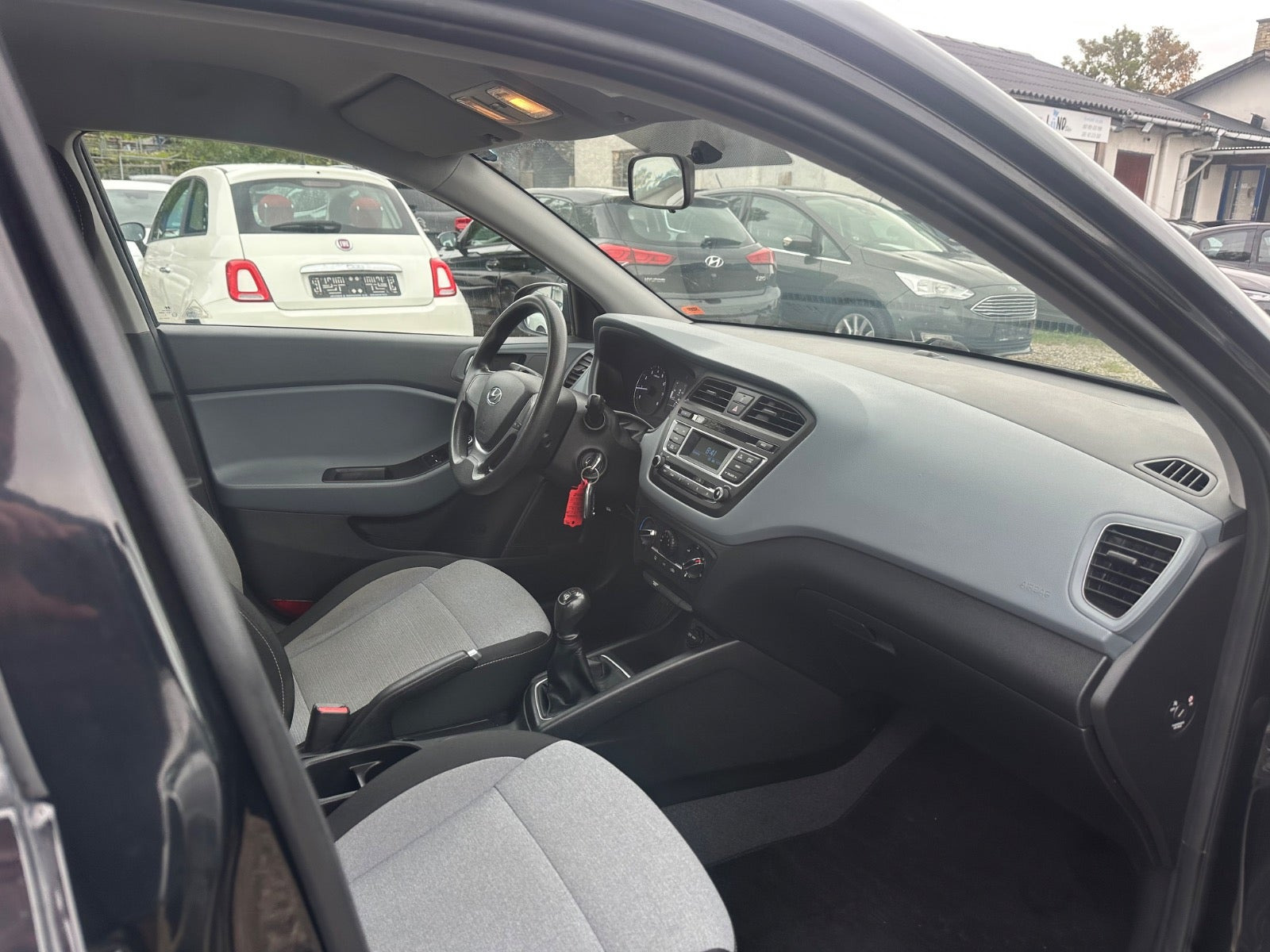 Sort Hyundai i20 fra 2016