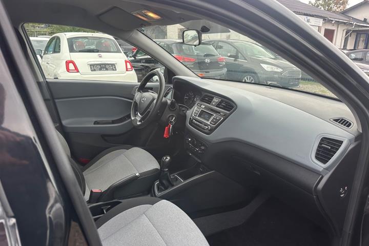 Sort Hyundai i20 fra 2016