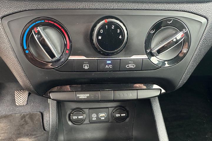 Sort Hyundai i20 fra 2016