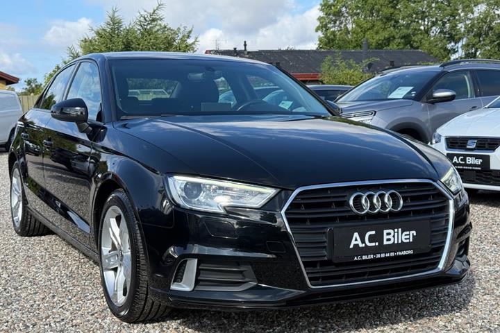 Sort Audi A3 fra 2018 set udefra