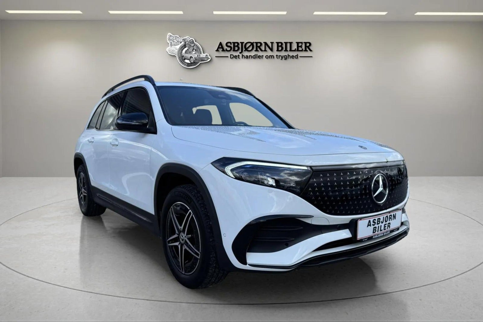 Hvid Mercedes EQB250+ fra 2025