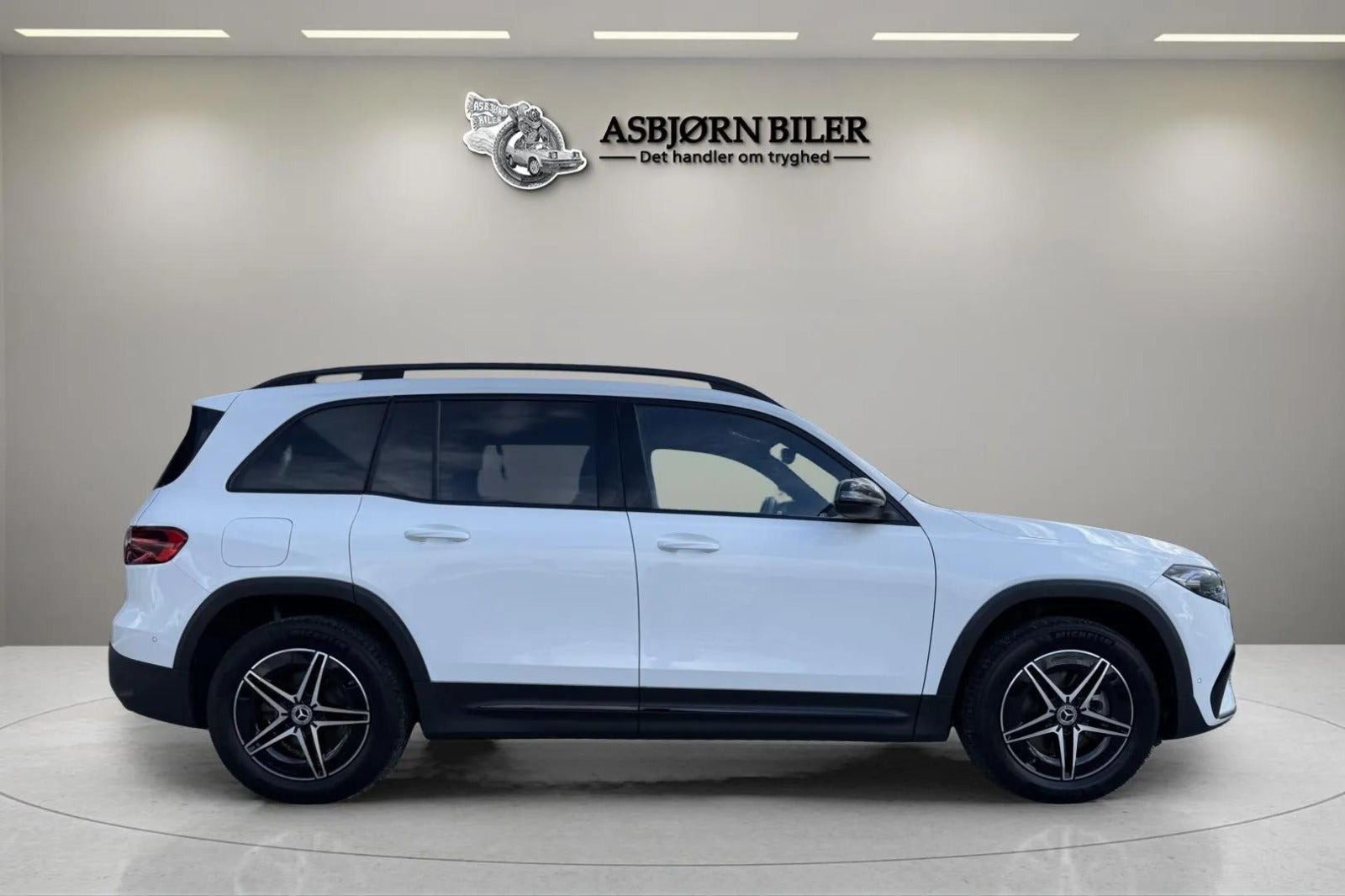 Hvid Mercedes EQB250+ fra 2025