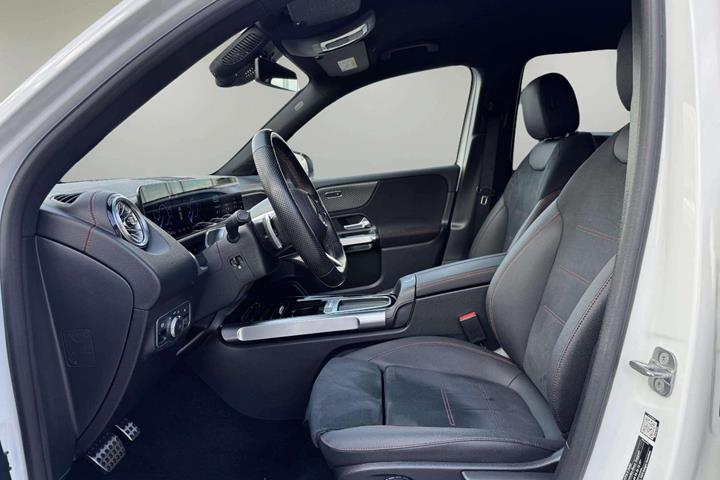 Hvid Mercedes EQB250+ fra 2025