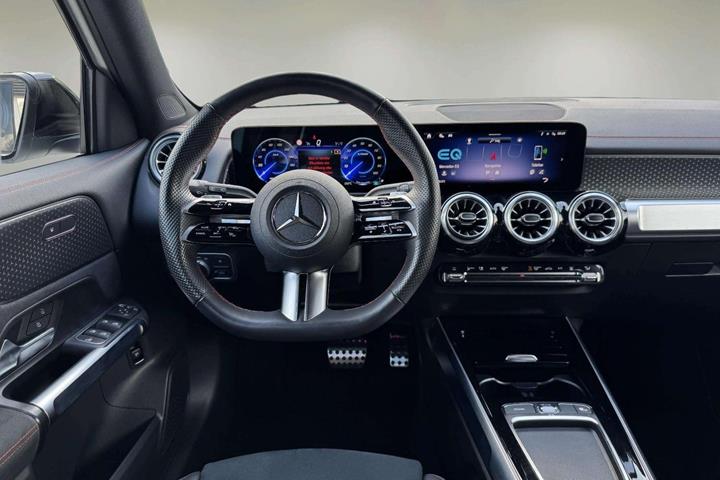 Hvid Mercedes EQB250+ fra 2025