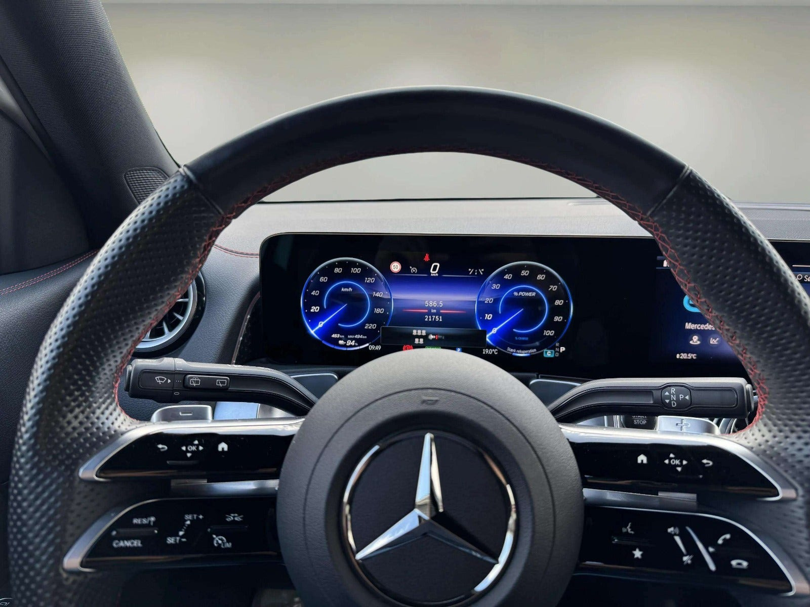 Hvid Mercedes EQB250+ fra 2025