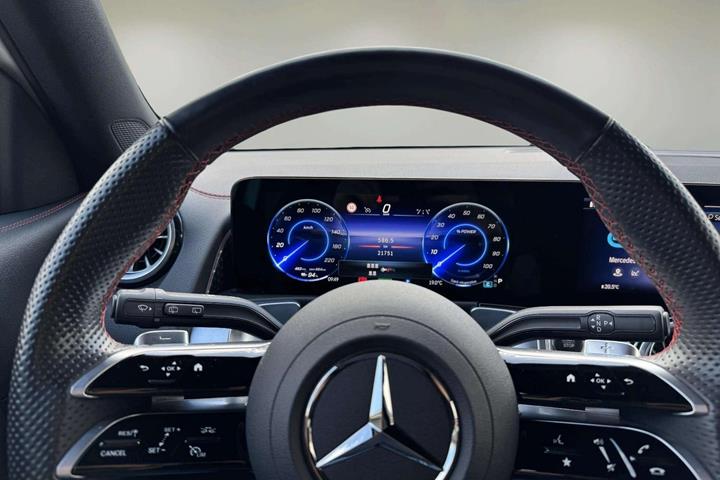 Hvid Mercedes EQB250+ fra 2025