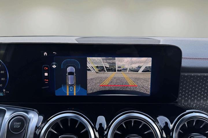 Hvid Mercedes EQB250+ fra 2025