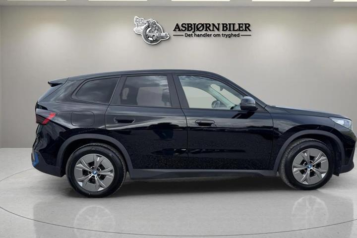 Sort BMW iX1 fra 2023