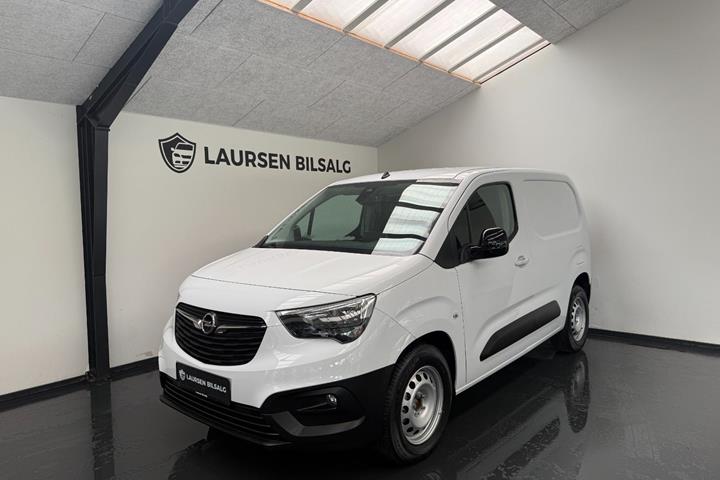 Hvid Opel Combo-e fra 2024