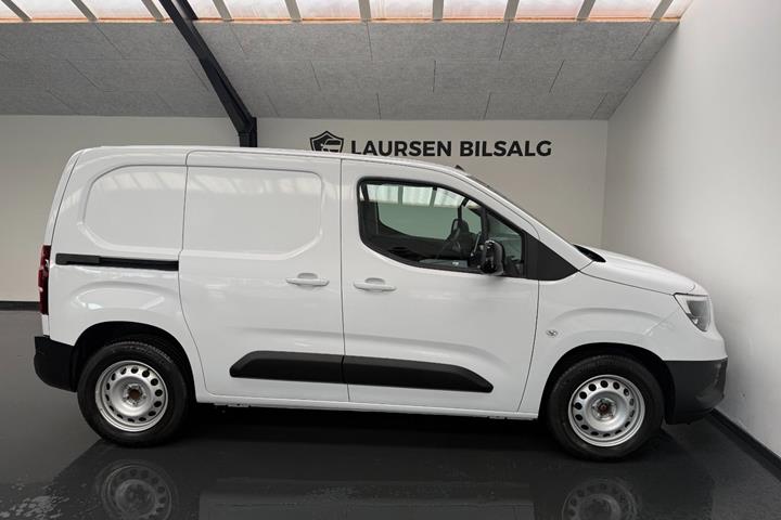 Hvid Opel Combo-e fra 2024