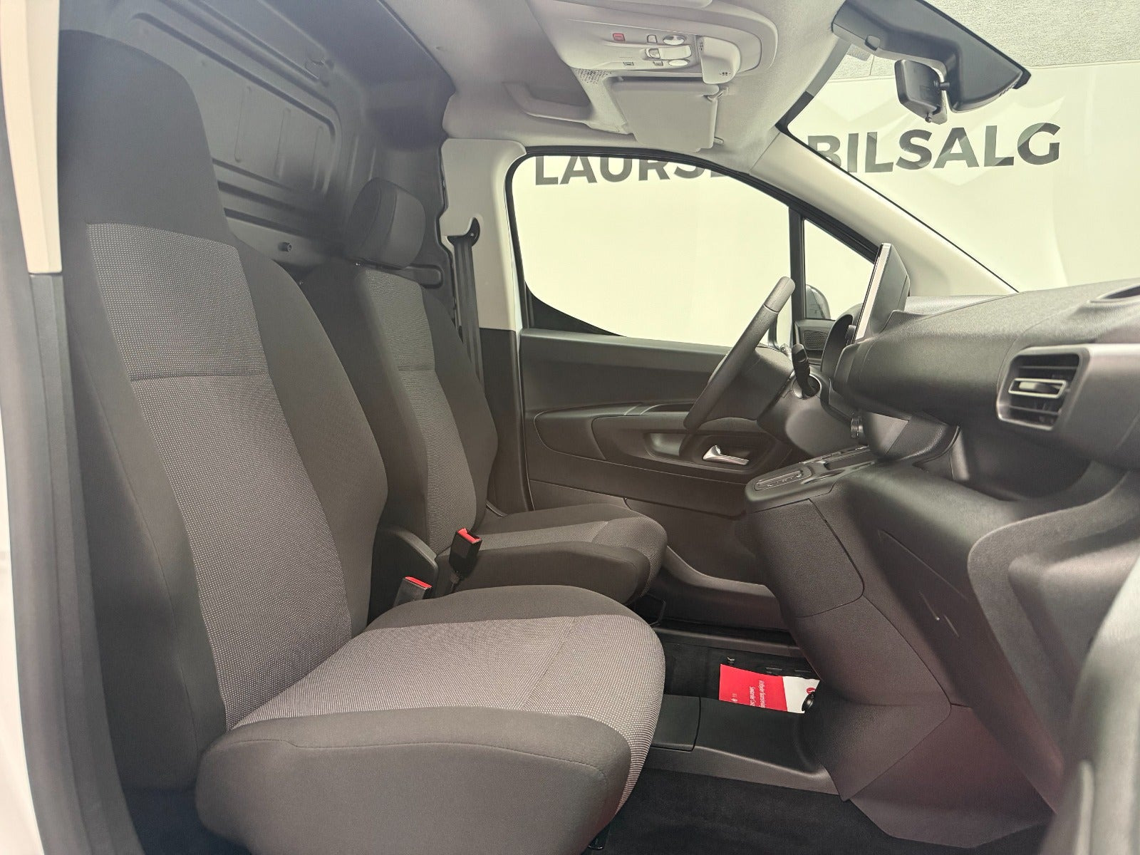 Hvid Opel Combo-e fra 2024