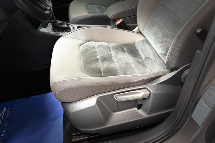Sort VW Golf Sportsvan fra 2016